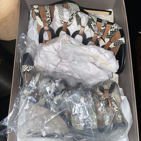 🔥BCBGmaxazria    Valentia Python Leather Shoes - size 6 New in box - Picture 4 of 10